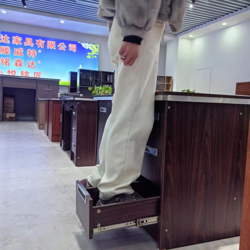 好质量看得见#办公家具 #源头工厂 #工厂直营 #办公桌 - 抖音
