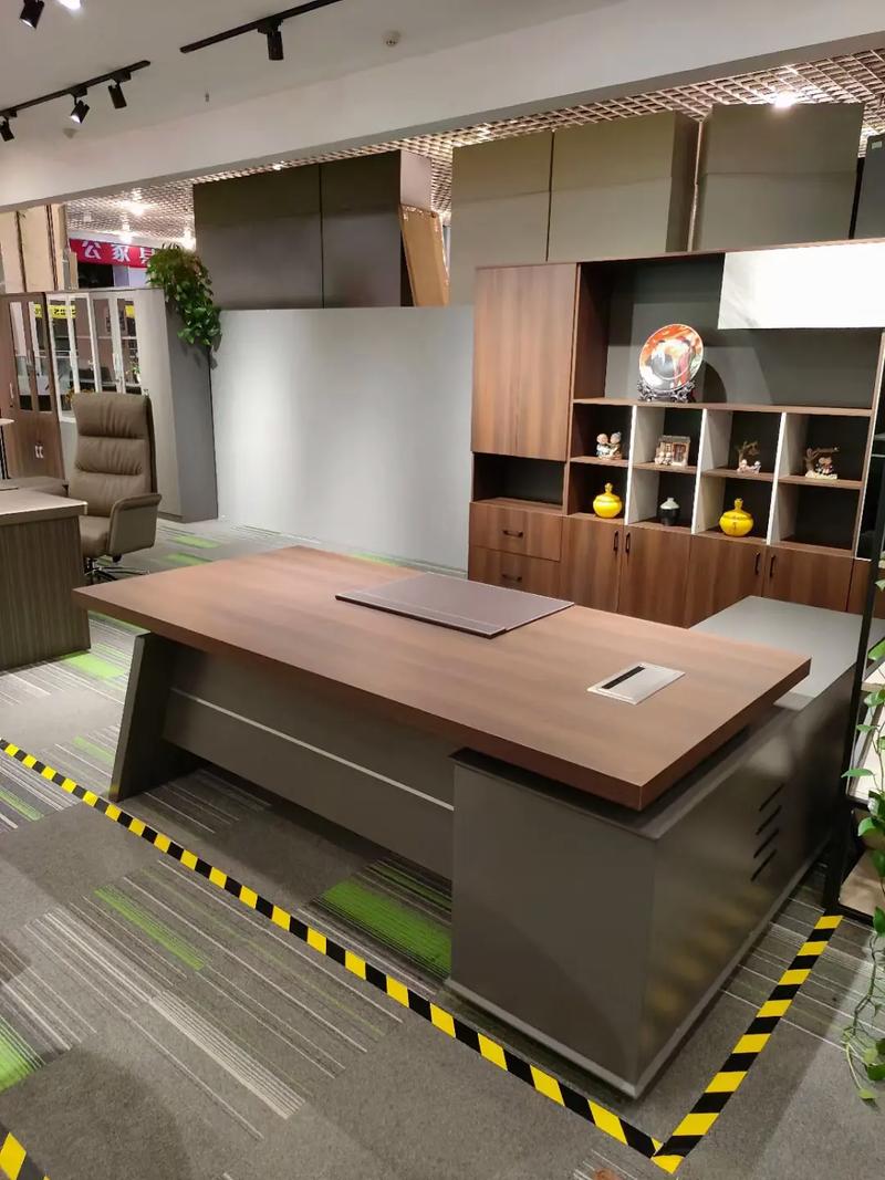小办公家具厂招临时工排钻师傅数名;雕刻机师傅数名能干十天
